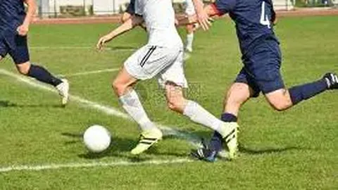 标题改写：孔帕尼热议曼城雄心：聚焦英超之巅，连胜之余不忘审视自我！